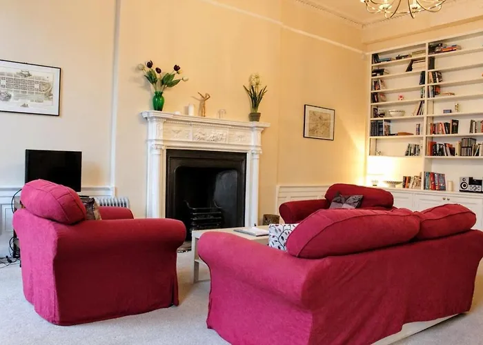 Traditional Georgian Flat In New Town