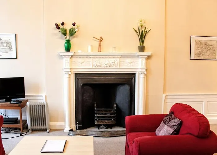 Traditional Georgian Flat In New Town