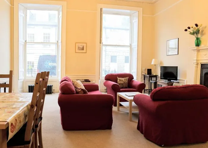 Traditional Georgian Flat In New Town