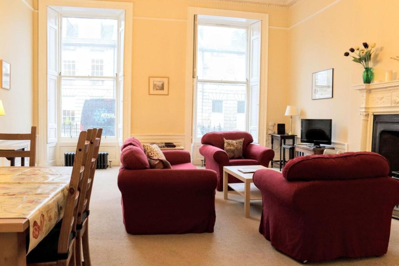 Traditional Georgian Flat In New Town *